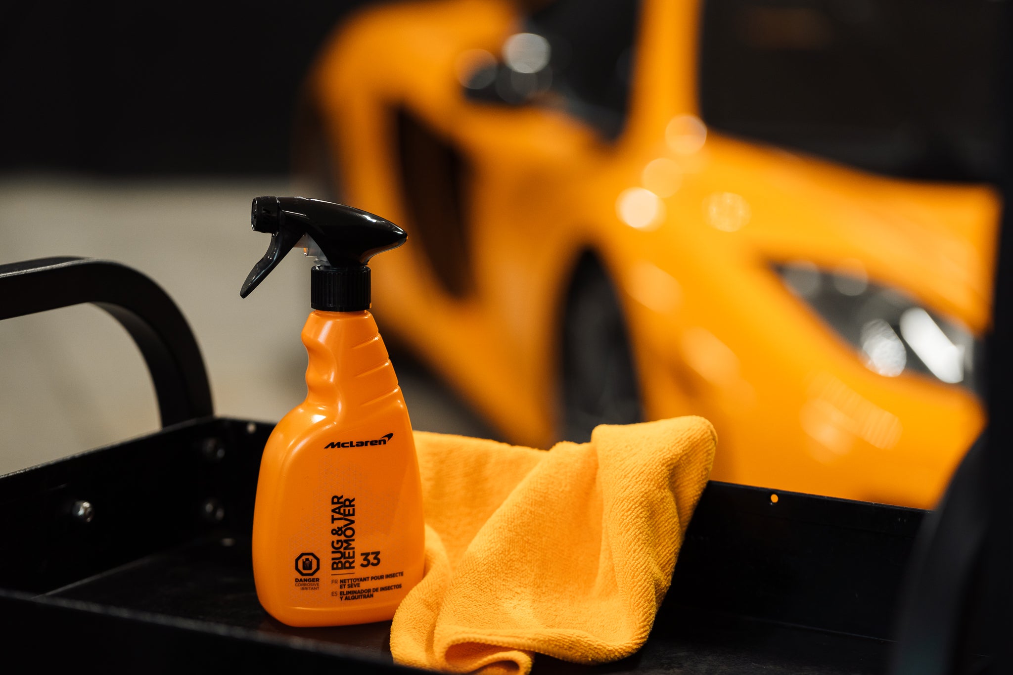 The McLaren Bug & Tar Remover is formulated to remove tar spots and bugs from paint and glass.   Quick and easy to use, spray directly onto the spots to be removed, allow the product to soak in and then remove by lightly rubbing the area with a clean microfiber. 